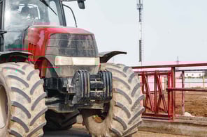 trator agricola de frente